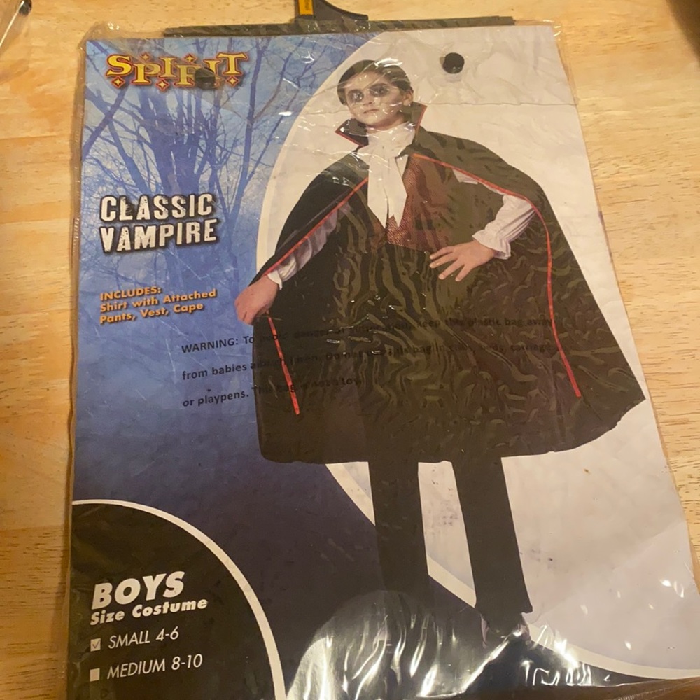 Boys vampire costume